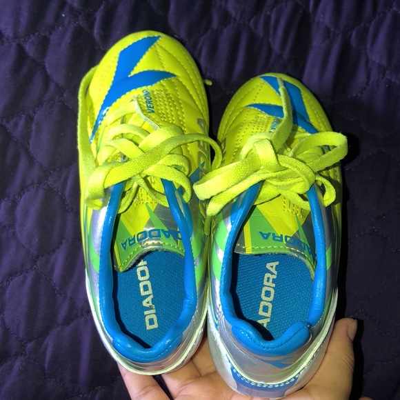 KIDS SOCCER SHOES - Picture 7 of 7